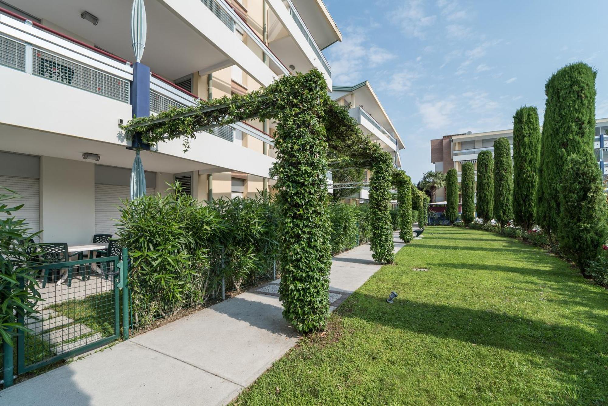 Villaggio Planetarium Resort Bibione Exteriör bild