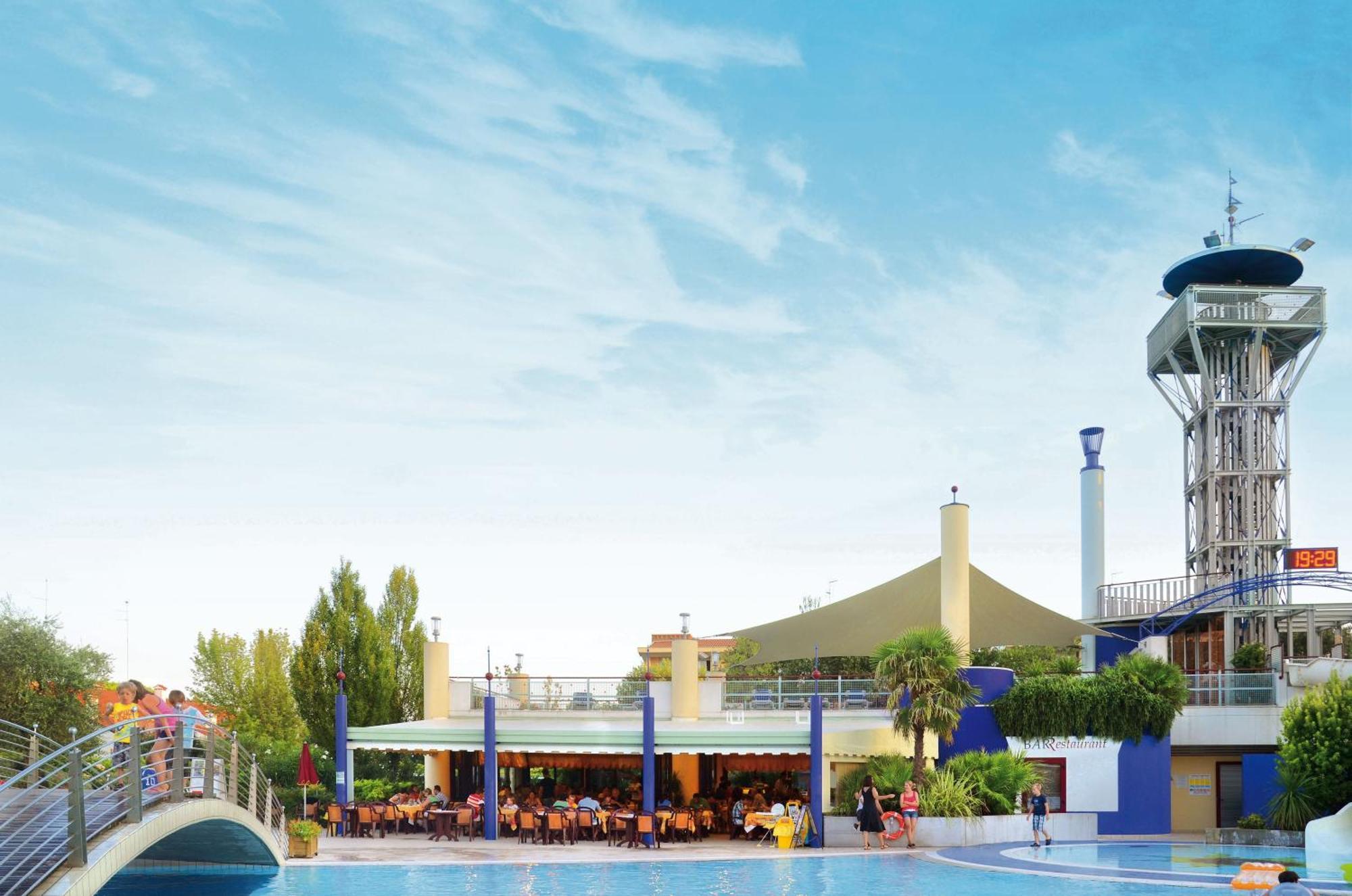 Villaggio Planetarium Resort Bibione Exteriör bild