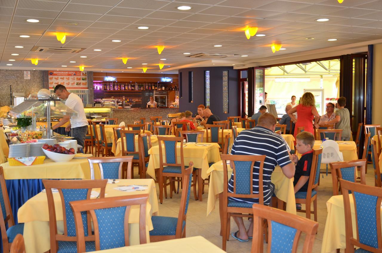 Villaggio Planetarium Resort Bibione Exteriör bild